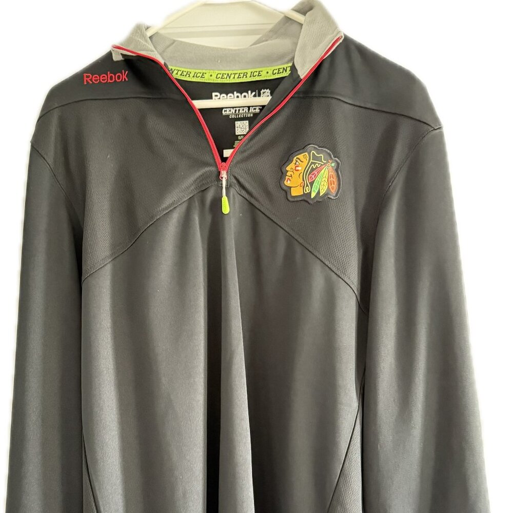 Brand new with original tags.  This listing is for a Reebok Chicago Blackhawks N